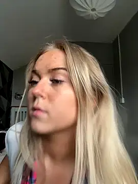 Snapshot of minidollxxx chatting on October 22, 2025, 3:22 pm minidollxxx online show from October 22, 2025, 3:22 pm