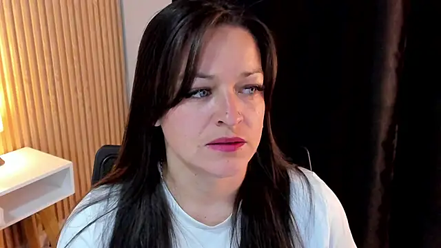 Snapshot of 4ngel_greey chatting on October 3, 2025, 9:27 pm 4ngel greey online show from October 3, 2025, 9:27 pm