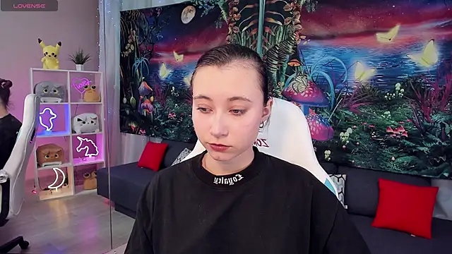 Snapshot of ClaraParks chatting on October 14, 2025, 5:57 pm ClaraParks online show from October 14, 2025, 5:57 pm