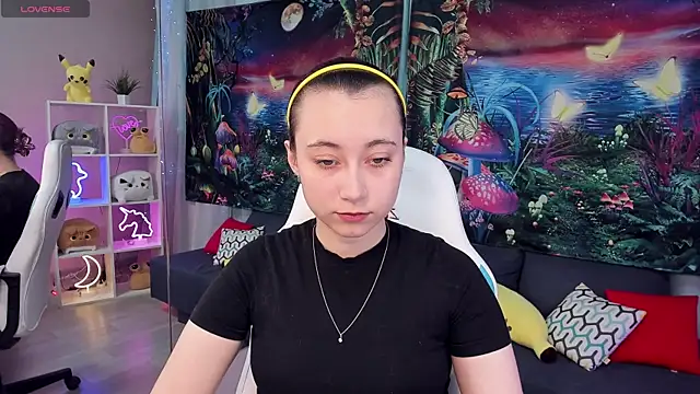 Snapshot of ClaraParks chatting on October 17, 2025, 5:59 pm ClaraParks online show from October 17, 2025, 5:59 pm