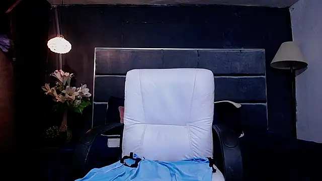 Snapshot of blackbignude chatting on October 25, 2025, 1:27 am blackbignude online show from October 25, 2025, 1:27 am