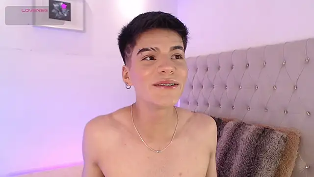 Snapshot of Dulcey_ chatting on November 8, 2025, 10:35 pm Dulcey online show from November 8, 2025, 10:35 pm