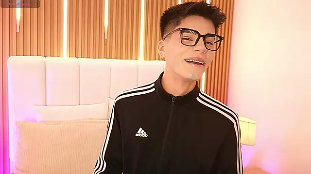 Dulcey  online show from March 25, 2026, 5:29 am