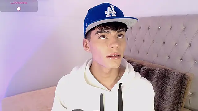 Snapshot of Dulcey_ chatting on October 6, 2025, 7:09 am Dulcey online show from October 6, 2025, 7:09 am