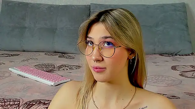 Snapshot of Bella_svon chatting on October 27, 2025, 6:09 pm Bella svon online show from October 27, 2025, 6:09 pm