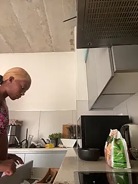 prettydollyy online show from March 20, 2026, 8:37 am