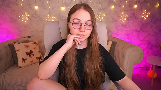 ArrinaWairr online show from March 23, 2026, 7:41 am