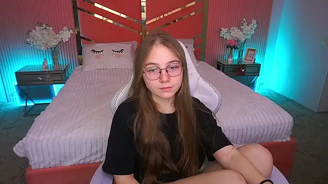 ArrinaWairr online show from November 17, 2025, 8:29 am