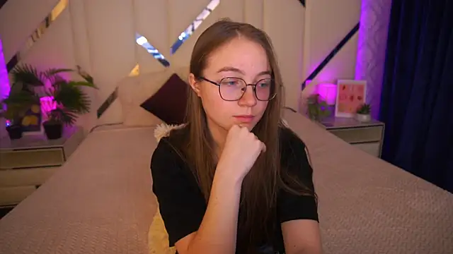 ArrinaWairr online show from November 14, 2025, 9:02 am