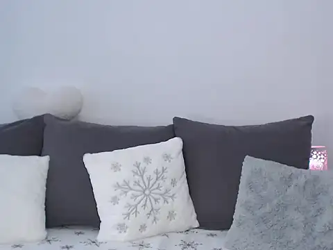 RoxanneLiss online show from December 14, 2025, 12:44 pm