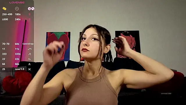 Snapshot of TrixiBell chatting on September 17, 2025, 4:14 am TrixiBell online show from September 17, 2025, 4:14 am