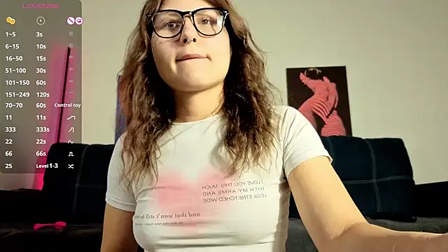 Snapshot of TrixiBell chatting on October 22, 2025, 4:45 am TrixiBell online show from October 22, 2025, 4:45 am