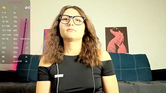 Snapshot of TrixiBell chatting on October 23, 2025, 4:33 am TrixiBell online show from October 23, 2025, 4:33 am