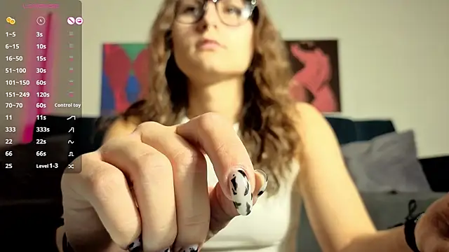 Snapshot of TrixiBell chatting on October 10, 2025, 4:13 am TrixiBell online show from October 10, 2025, 4:13 am