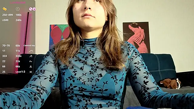 Snapshot of TrixiBell chatting on October 21, 2025, 5:07 am TrixiBell online show from October 21, 2025, 5:07 am