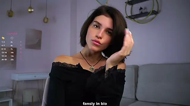 EleneButton online show from November 12, 2025, 1:10 am