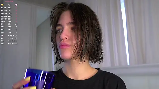 EleneButton online show from April 10, 2026, 1:12 am