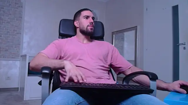 Snapshot of IvanHydee chatting on September 24, 2025, 4:41 am IvanHydee online show from September 24, 2025, 4:41 am