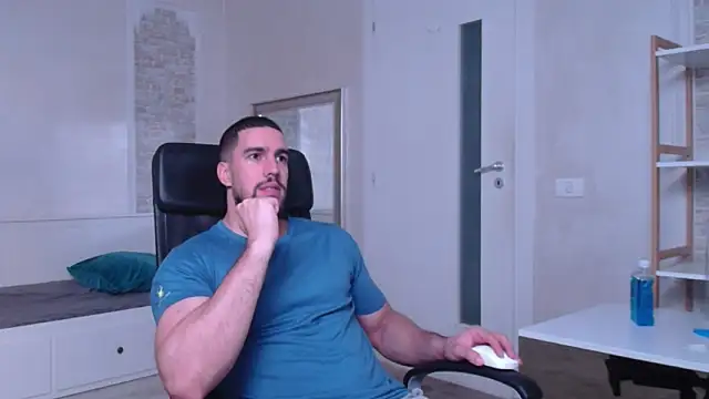 Snapshot of IvanHydee chatting on September 18, 2025, 4:37 am IvanHydee online show from September 18, 2025, 4:37 am