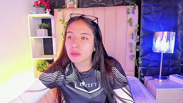 Snapshot of Bonnali_lune chatting on February 7, 2026, 7:44 pm Bonnali lune online show from February 7, 2026, 7:44 pm