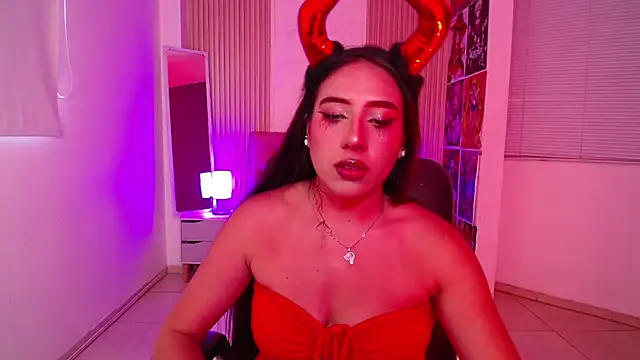 Snapshot of Bonnali_lune chatting on October 4, 2025, 9:49 pm Bonnali lune online show from October 4, 2025, 9:49 pm