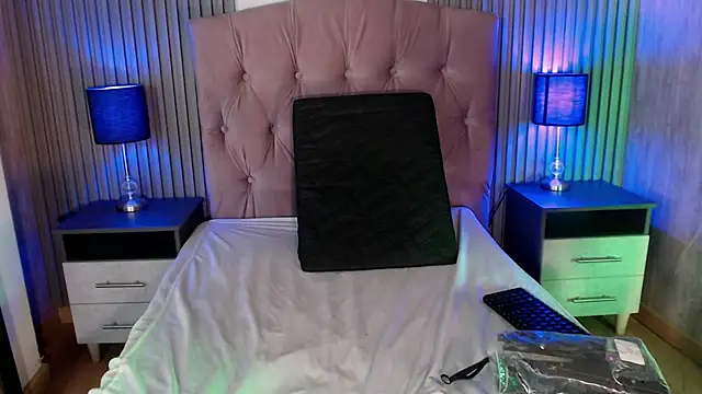 Snapshot of Bonnali_lune chatting on September 27, 2025, 11:00 pm Bonnali lune online show from September 27, 2025, 11:00 pm