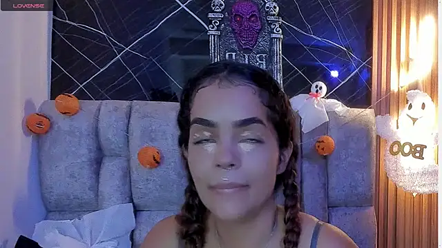 Snapshot of roxanne_dl chatting on October 29, 2025, 12:04 pm roxanne dl online show from October 29, 2025, 12:04 pm