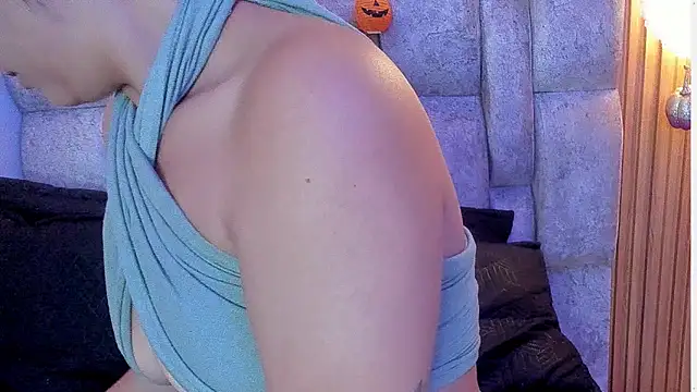 Snapshot of roxanne_dl chatting on October 23, 2025, 12:15 pm roxanne dl online show from October 23, 2025, 12:15 pm