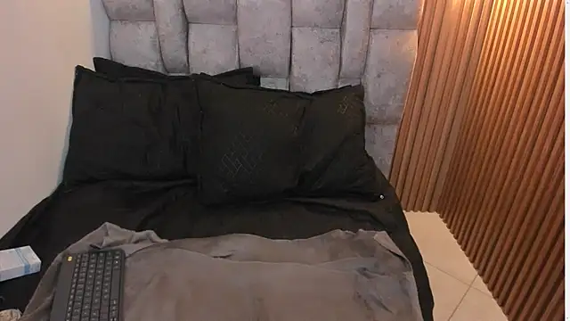 Snapshot of roxanne_dl chatting on September 27, 2025, 12:44 pm roxanne dl online show from September 27, 2025, 12:44 pm