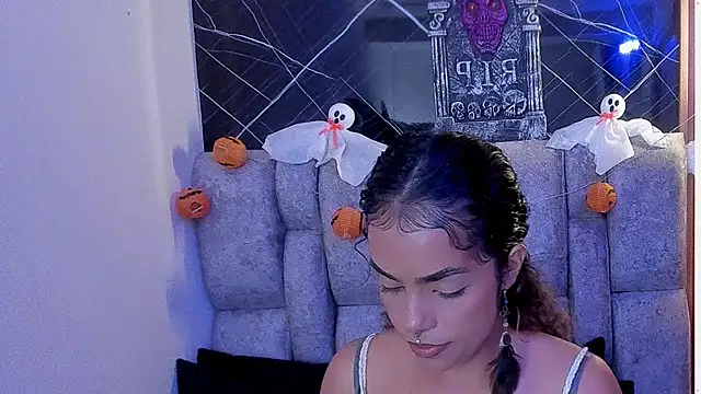 Snapshot of roxanne_dl chatting on October 17, 2025, 4:42 pm roxanne dl online show from October 17, 2025, 4:42 pm