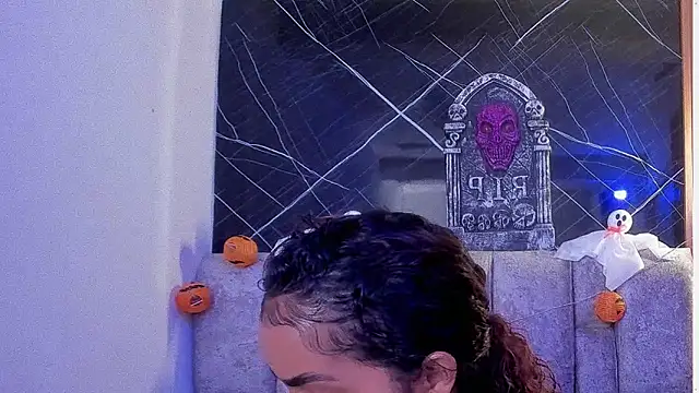 Snapshot of roxanne_dl chatting on October 21, 2025, 11:09 am roxanne dl online show from October 21, 2025, 11:09 am