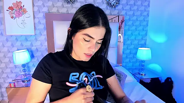 Snapshot of Sasha__sims__ chatting on October 13, 2025, 11:45 am Sasha sims online show from October 13, 2025, 11:45 am