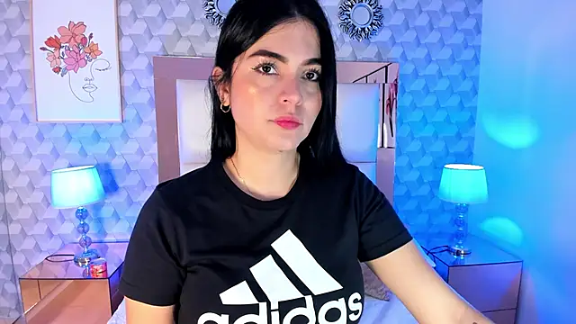 Snapshot of Sasha__sims__ chatting on October 7, 2025, 11:44 am Sasha sims online show from October 7, 2025, 11:44 am