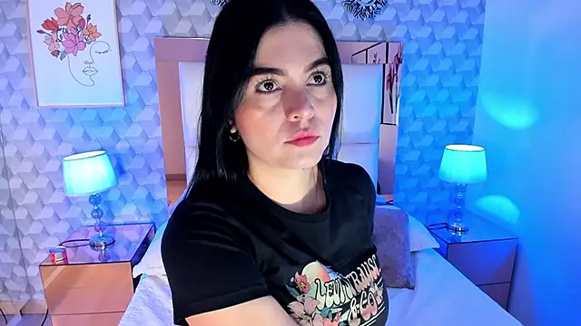 Snapshot of Sasha__sims__ chatting on October 9, 2025, 11:22 am Sasha sims online show from October 9, 2025, 11:22 am