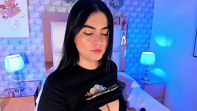 Snapshot of Sasha__sims__ chatting on October 24, 2025, 11:42 am Sasha sims online show from October 24, 2025, 11:42 am