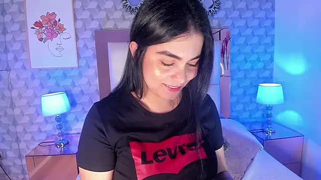 Snapshot of Sasha__sims__ chatting on October 4, 2025, 11:45 am Sasha sims online show from October 4, 2025, 11:45 am