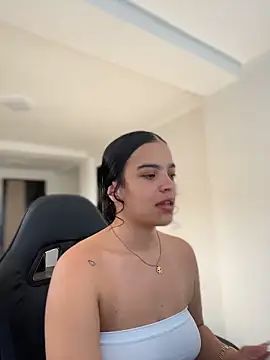 JuanitaMore01 online show from March 15, 2026, 8:38 pm