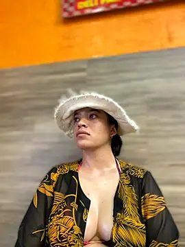 JuanitaMore01 online show from November 22, 2025, 10:19 pm