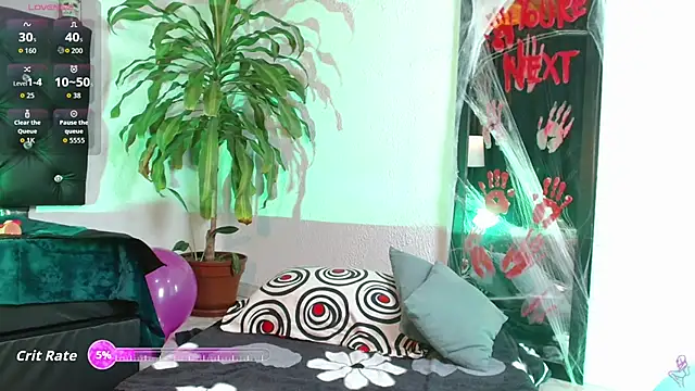 AliciaWhite online show from October 7, 2025, 11:55 am