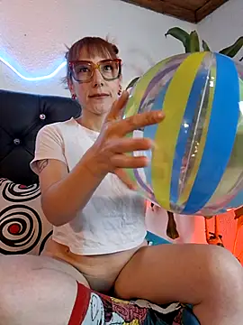 AliciaWhite online show from September 30, 2025, 12:11 pm