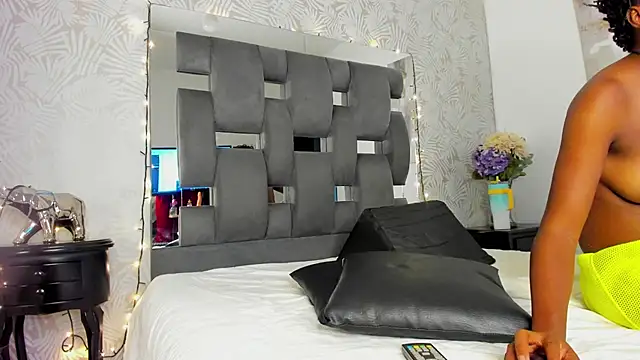 Snapshot of DarkHoneyy chatting on September 25, 2025, 12:38 am DarkHoneyy online show from September 25, 2025, 12:38 am