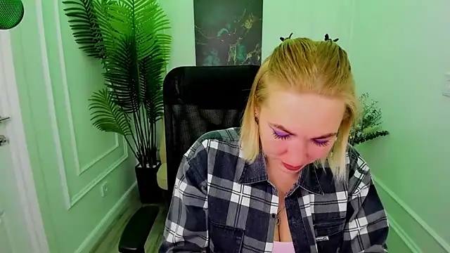 CamilaFatem online show from September 10, 2025, 7:57 pm