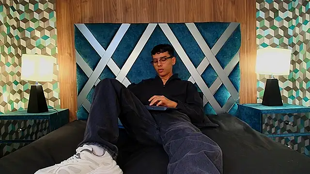 Snapshot of Aiden_Royce chatting on September 11, 2025, 5:18 am Aiden Royce online show from September 11, 2025, 5:18 am