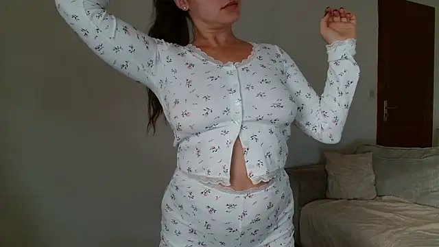 liloush   online show from October 22, 2025, 10:04 am