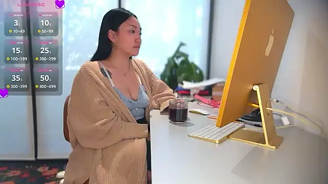 yuzhara online show from October 16, 2025, 2:14 pm