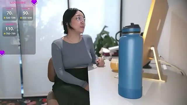 yuzhara online show from October 7, 2025, 2:18 pm