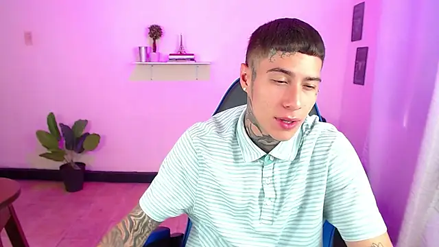 Snapshot of setthomas chatting on October 6, 2025, 2:29 pm setthomas online show from October 6, 2025, 2:29 pm