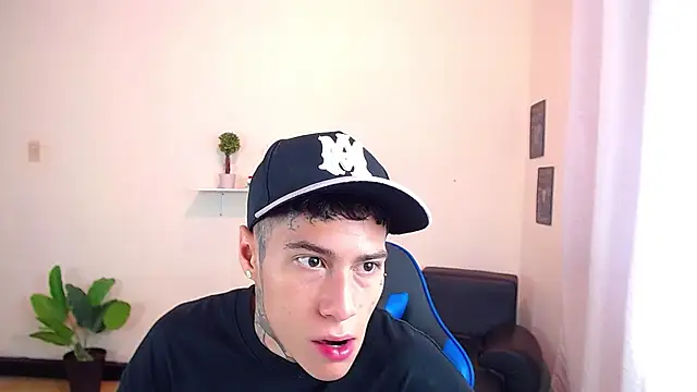 Snapshot of setthomas chatting on October 14, 2025, 2:50 pm setthomas online show from October 14, 2025, 2:50 pm