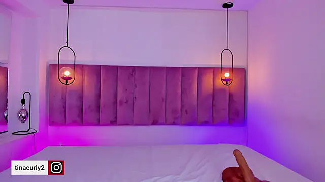 Tina curly online show from September 30, 2025, 3:34 am