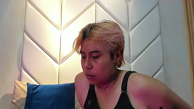 Snapshot of AnnieAndReach chatting on February 6, 2026, 3:08 pm AnnieAndReach online show from February 6, 2026, 3:08 pm